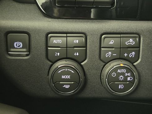 New 2026 Chevrolet Silverado 2500 ZR2 AWD/4WD image 23