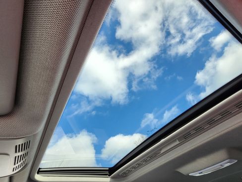 Used 2015 BMW 320i Sedan image 2