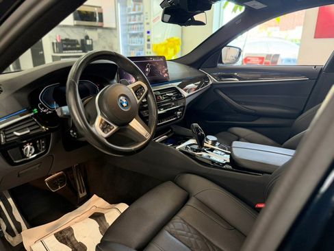 Used 2023 BMW 530e w/ M Sport Package RWD image 11