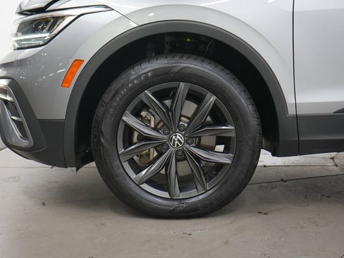 Used 2022 Volkswagen Tiguan SE AWD/4WD image 29