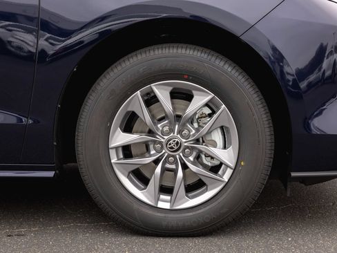 New 2026 Toyota Sienna XLE FWD image 4
