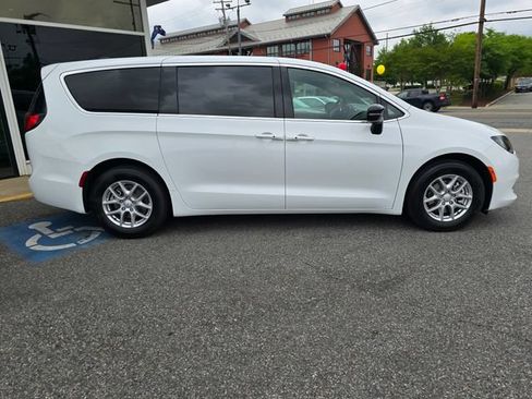 New 2027 Chrysler Pacifica LX FWD image 43