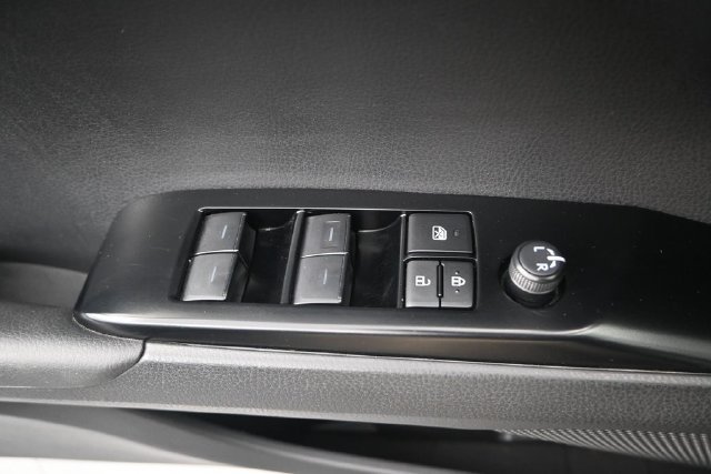Used 2025 Toyota Camry SE w/ Convenience Package FWD image 9