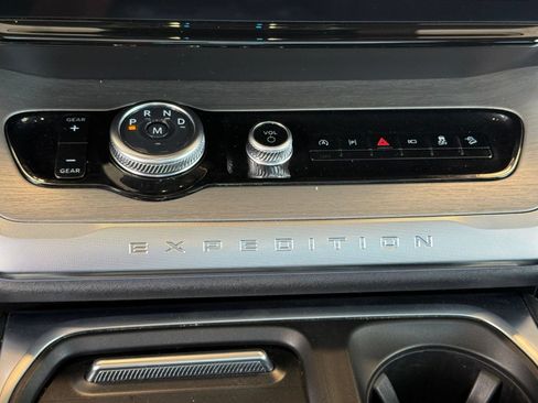 Certified 2025 Ford Expedition Max Platinum AWD/4WD image 23