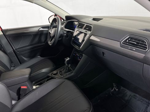 Used 2022 Volkswagen Tiguan SE AWD/4WD image 28