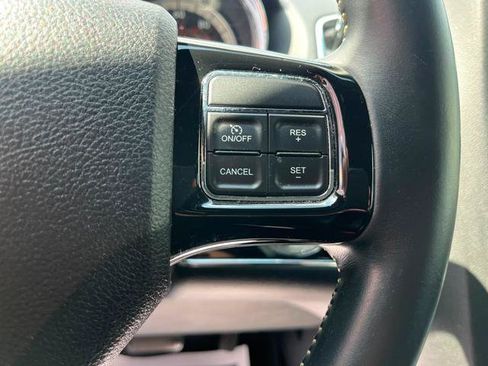 Used 2017 Dodge Grand Caravan SXT w/ Blacktop Package FWD image 25