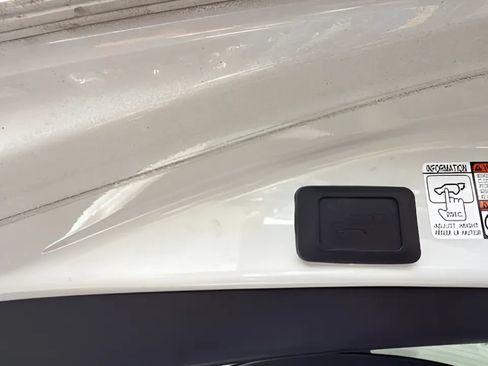 Used 2018 Toyota RAV4 Limited w/ Advanced Technology Package AWD/4WD image 25