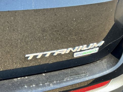 Used 2018 Ford Edge Titanium FWD image 21