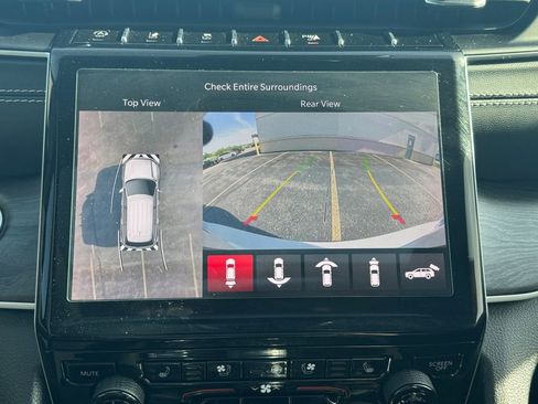 Used 2023 Jeep Grand Cherokee L Limited w/ Luxury Tech Group II AWD/4WD image 22