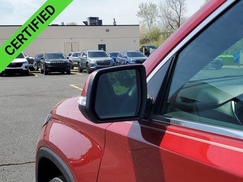 Certified 2023 Chevrolet Traverse LT FWD image 35