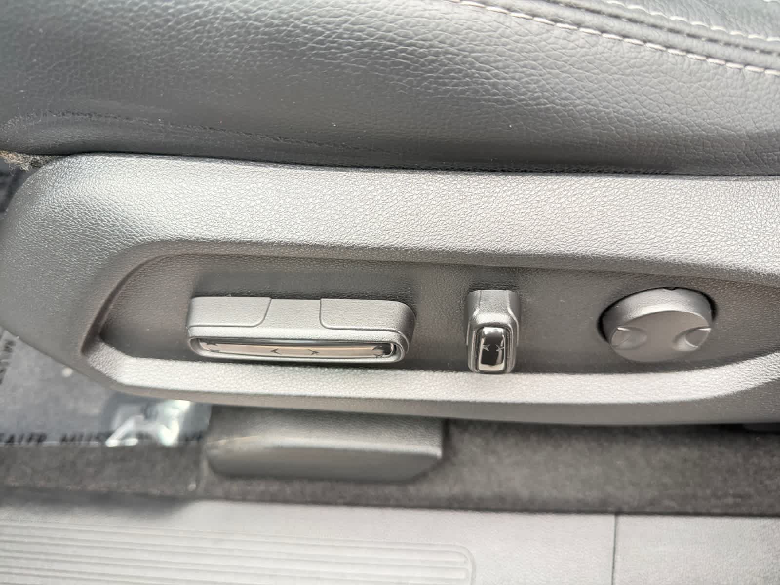 Used 2025 Honda Pilot EX-L image 13