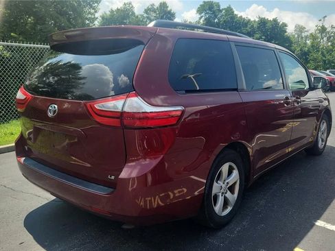 Used 2015 Toyota Sienna LE FWD image 2