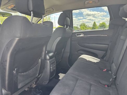 Used 2012 Jeep Grand Cherokee Laredo w/ Laredo E Group AWD/4WD image 15