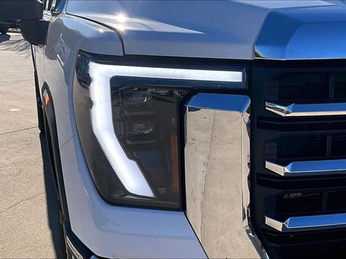 Used 2025 GMC Sierra 2500 SLE image 31