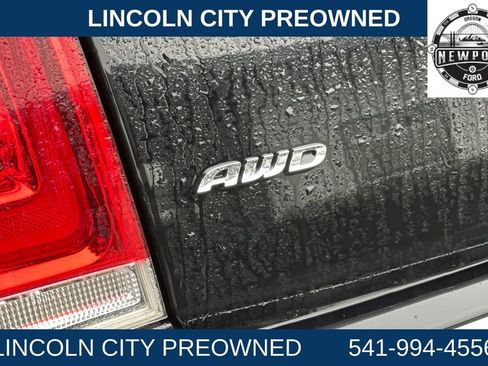 Used 2018 Chrysler 300 Limited image 24