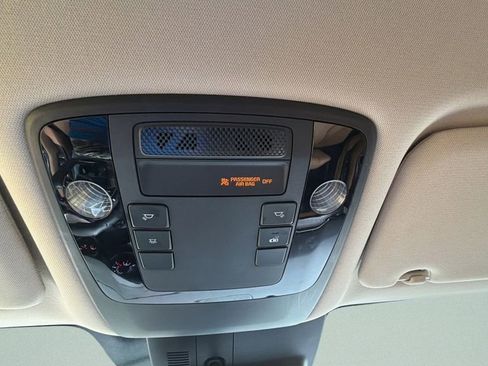 Used 2024 Kia Carnival LX FWD image 32