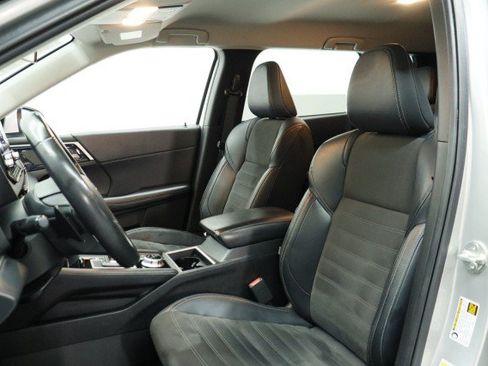 Used 2024 Mitsubishi Outlander SE FWD image 8