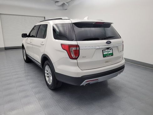 Used 2016 Ford Explorer XLT w/ Equipment Group 201A FWD image 5