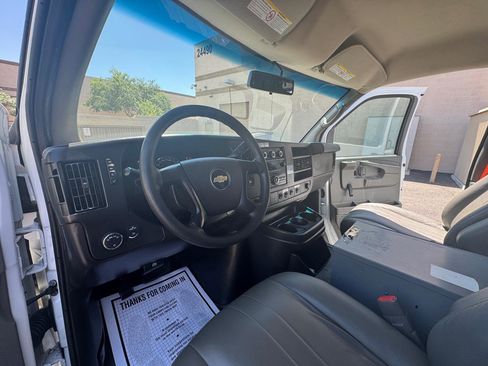 Used 2013 Chevrolet Express 2500 RWD image 21