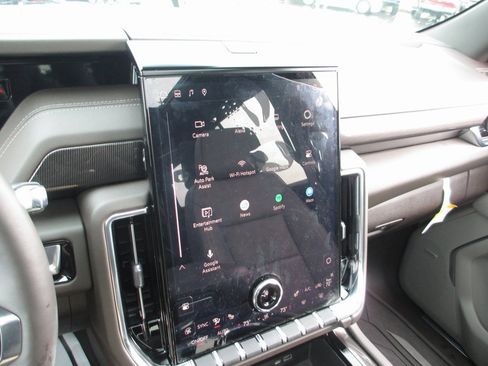 Used 2025 GMC Yukon Elevation w/ Elevation Premium Package image 31