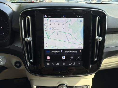 Certified 2023 Volvo XC40 B5 Plus AWD/4WD image 24