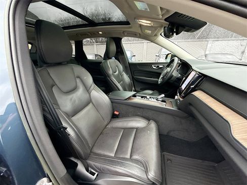 Used 2023 Volvo XC60 B5 Ultimate w/ Protection Package Premier image 33