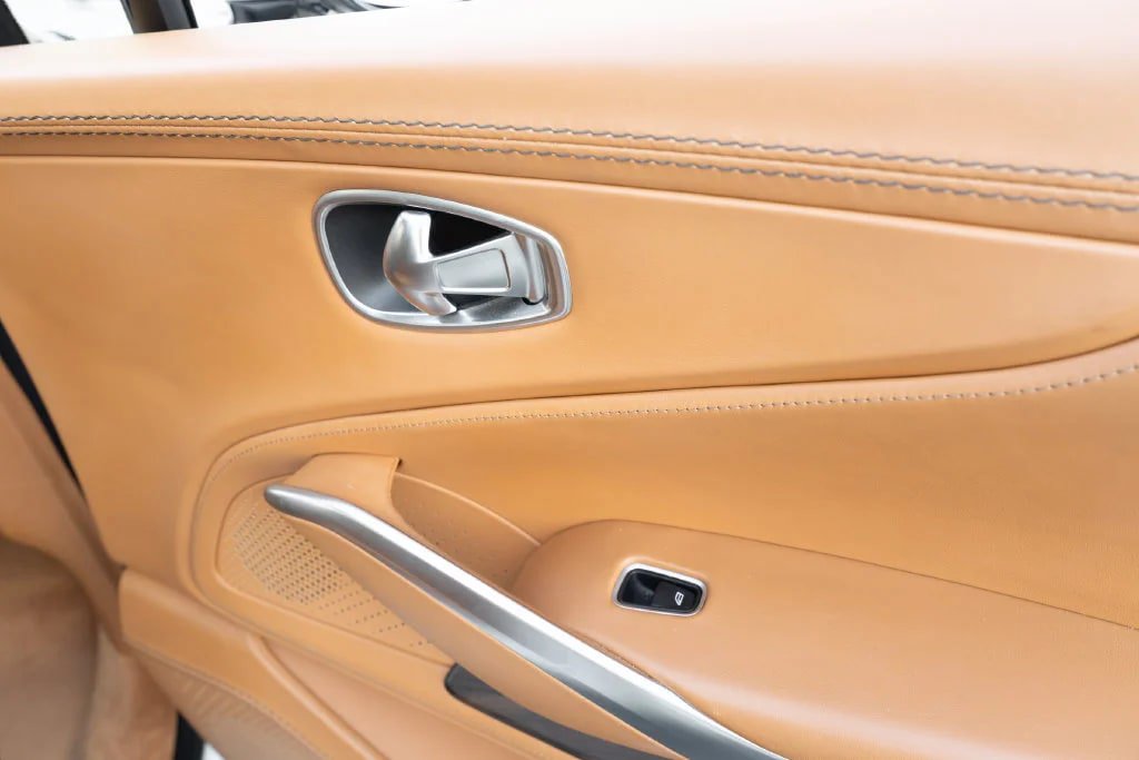 Used 2022 Aston Martin DBX AWD/4WD image 47