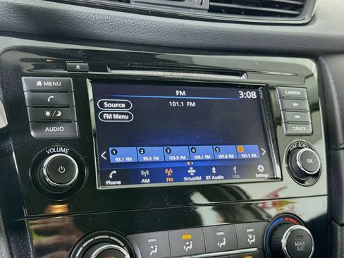 Used 2019 Nissan Rogue S AWD/4WD image 6