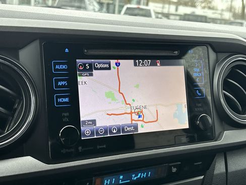 Used 2017 Toyota Tacoma TRD Off-Road w/ Premium & Technology Package image 15