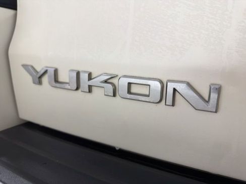 Used 2015 GMC Yukon Denali w/ Touring Package AWD/4WD image 29