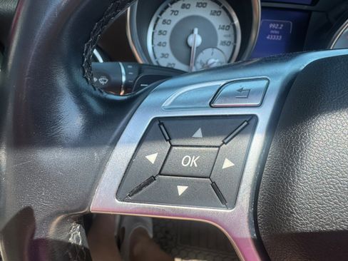 Used 2014 Mercedes-Benz SLK 250 image 17