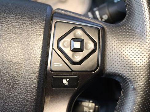 Used 2017 Toyota Tacoma TRD Sport AWD/4WD image 19