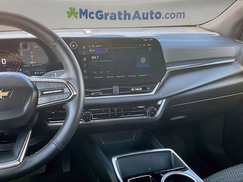 Used 2025 Chevrolet Equinox LT AWD/4WD image 12