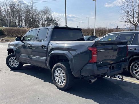 Used 2024 Toyota Tacoma SR image 3