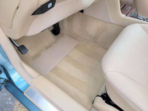 Used 2001 Mercedes-Benz E 320 Sedan image 7