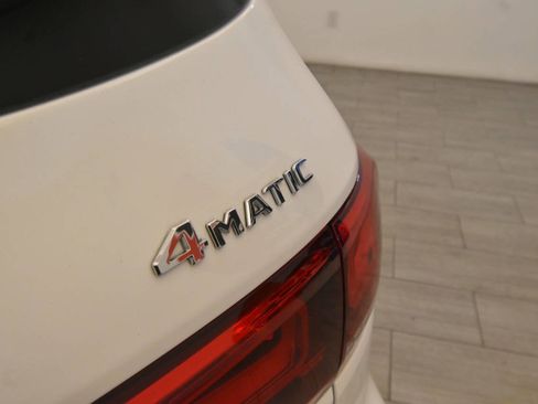 Used 2022 Mercedes-Benz GLB 250 4MATIC w/ Premium Package Lite image 33