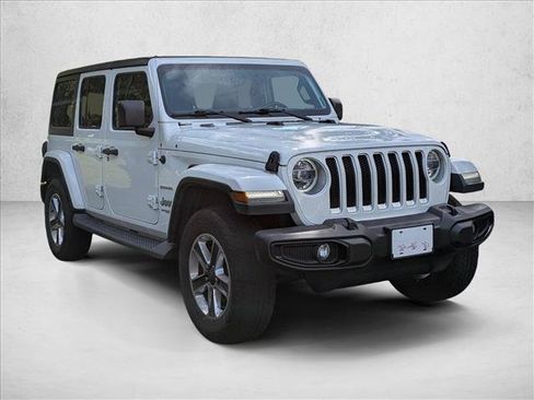 Used 2018 Jeep Wrangler Unlimited Sahara AWD/4WD image 3