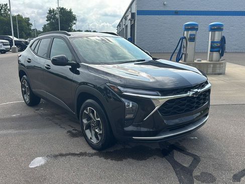 Used 2024 Chevrolet Trax LT w/ Driver Confidence Package FWD image 7