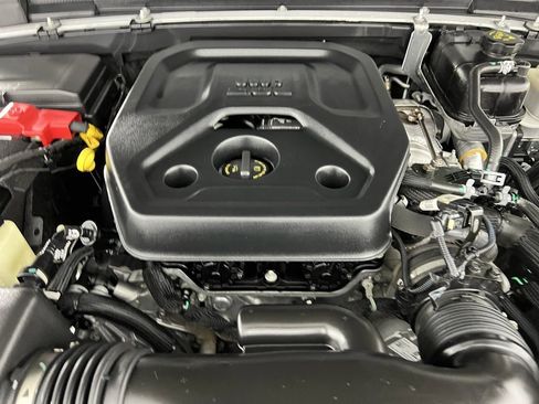 Used 2023 Jeep Wrangler Unlimited Sahara image 34