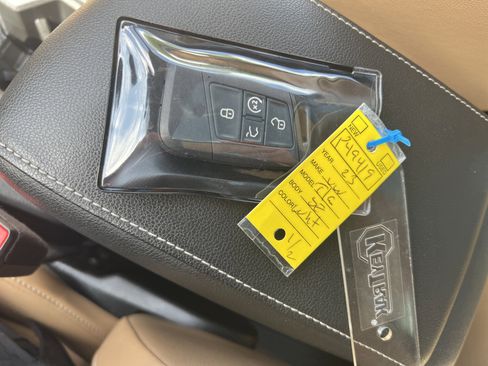 Used 2023 Volkswagen Tiguan SE w/ Panoramic Sunroof Package image 33