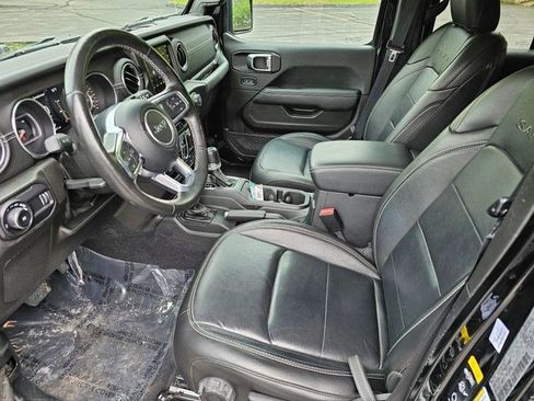 Used 2023 Jeep Wrangler Unlimited Sahara w/ Cold Weather Group AWD/4WD image 15