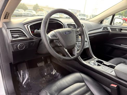 Used 2018 Ford Fusion SE w/ Equipment Group 602A FWD image 14