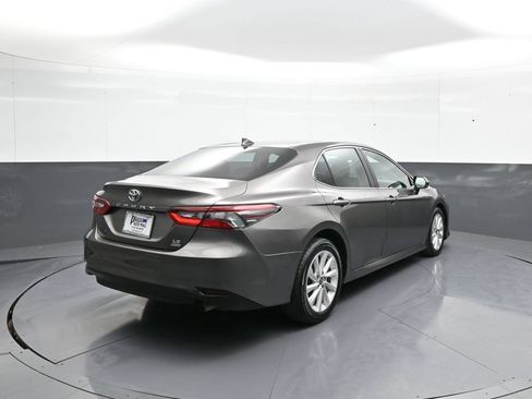 Used 2021 Toyota Camry LE AWD/4WD image 6