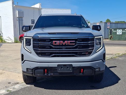 Used 2024 GMC Sierra 1500 AT4 w/ Technology Package AWD/4WD image 2