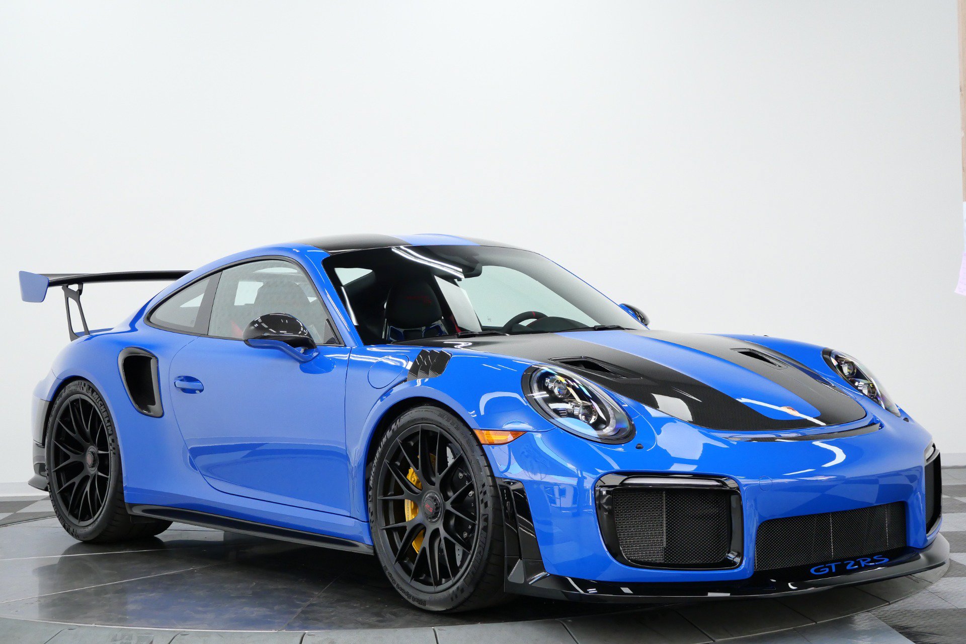 Used 2019 Porsche 911 GT2 RS RWD image 3