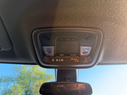 Used 2023 Chevrolet Traverse LT FWD image 21