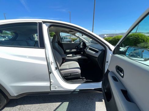 Used 2018 Honda HR-V LX image 18