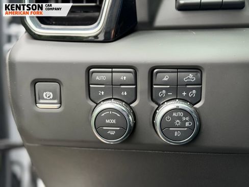 Used 2025 GMC Sierra 3500 Denali w/ Denali Reserve Package AWD/4WD image 17