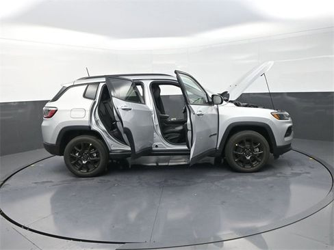 New 2026 Jeep Compass Latitude image 32