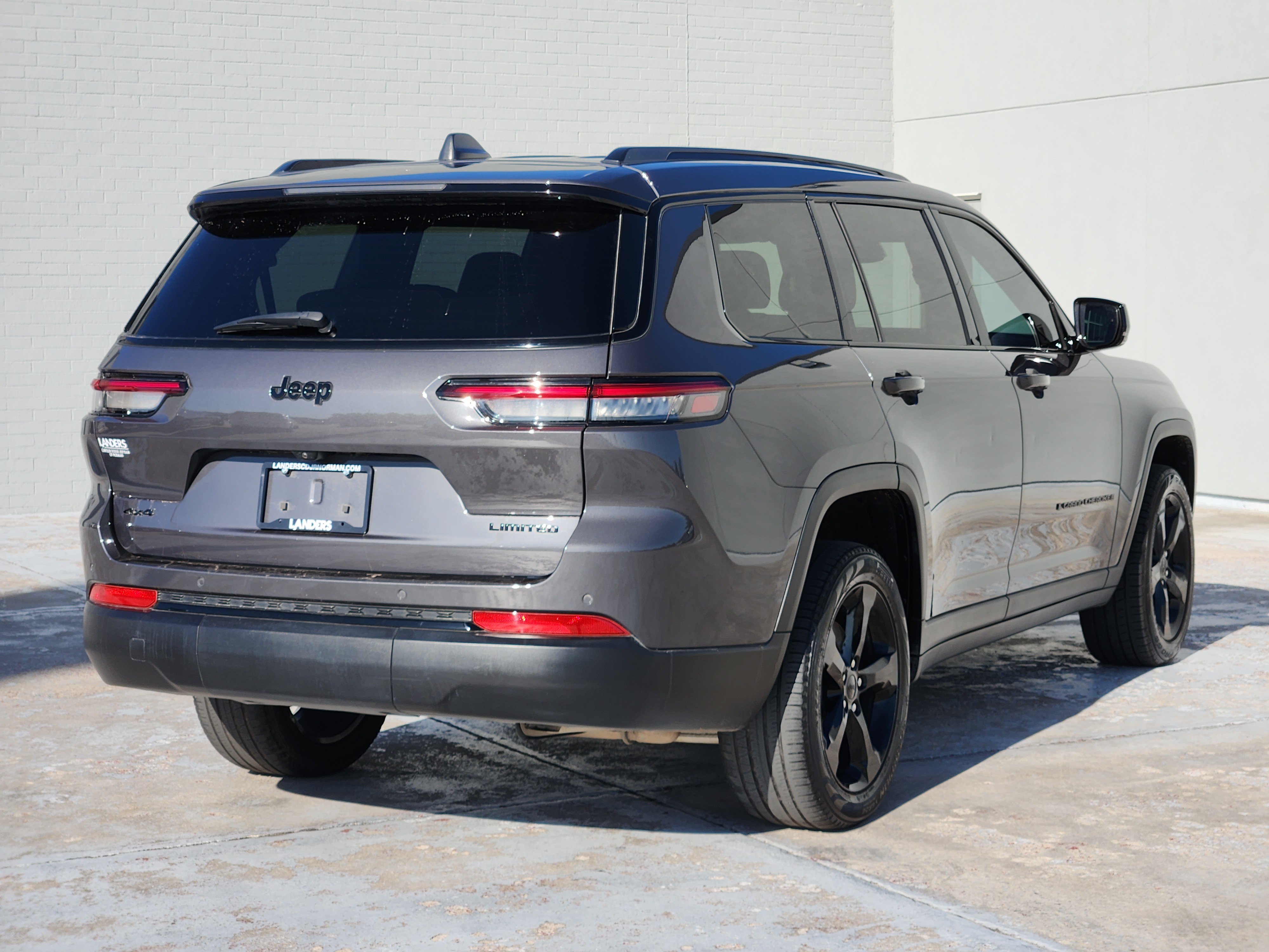 Used 2024 Jeep Grand Cherokee L Limited w/ Black Appearance Package AWD/4WD image 8